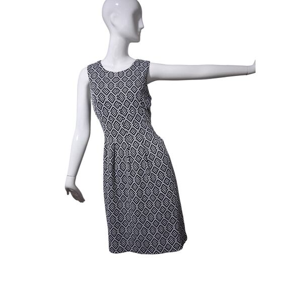 Women's size Medium Geometric Casual Pleated Church Normcore Sleeveless Dress - Picture 3 of 11